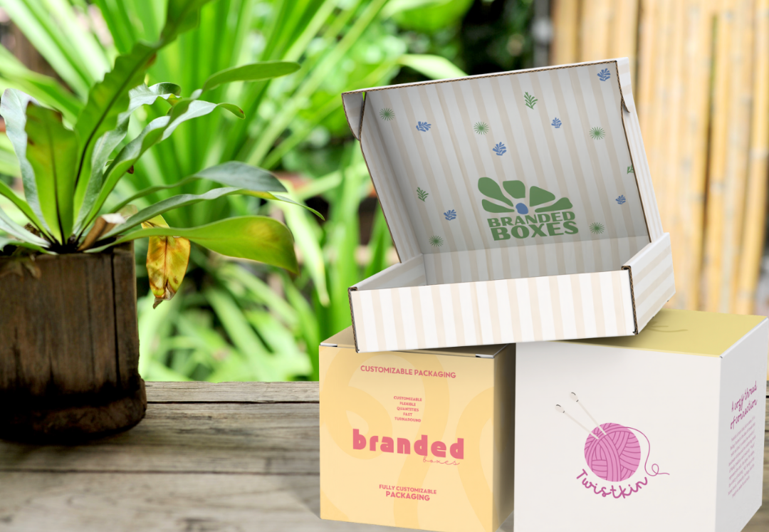 Flat-packed boxes and efficient storage